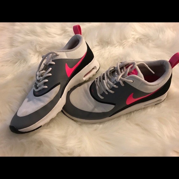 Nike shoes - Picture 1 of 3